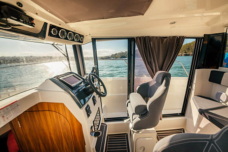 Катер Parker 800 Pilothouse